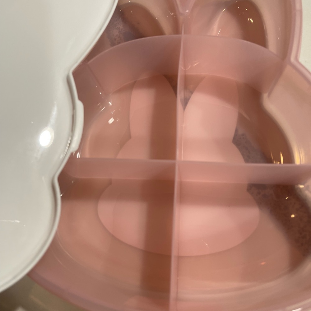 CWC Easter Bunny Snackle Plastic Storage Container - Picture 5 of 7